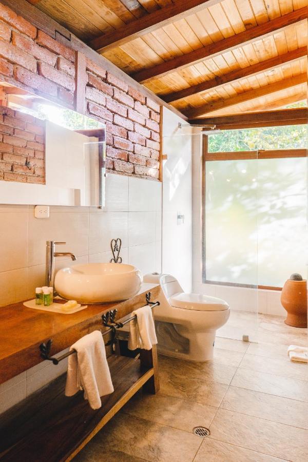 Piripe Wellness Lodge Pacto Bagian luar foto