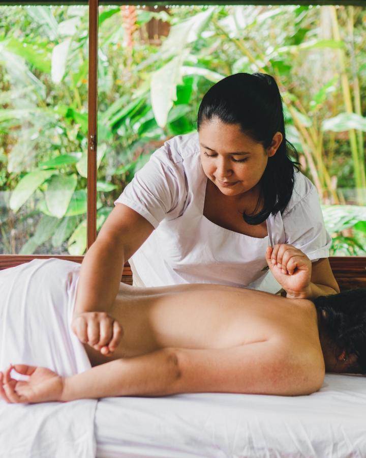 Piripe Wellness Lodge Pacto Bagian luar foto