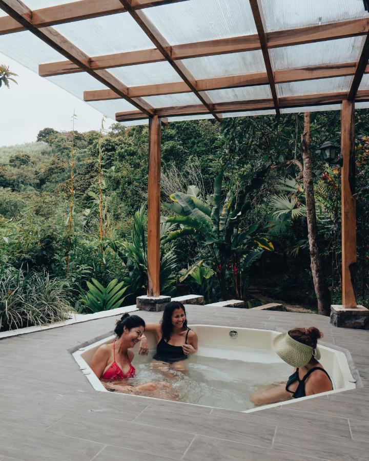 Piripe Wellness Lodge Pacto Bagian luar foto