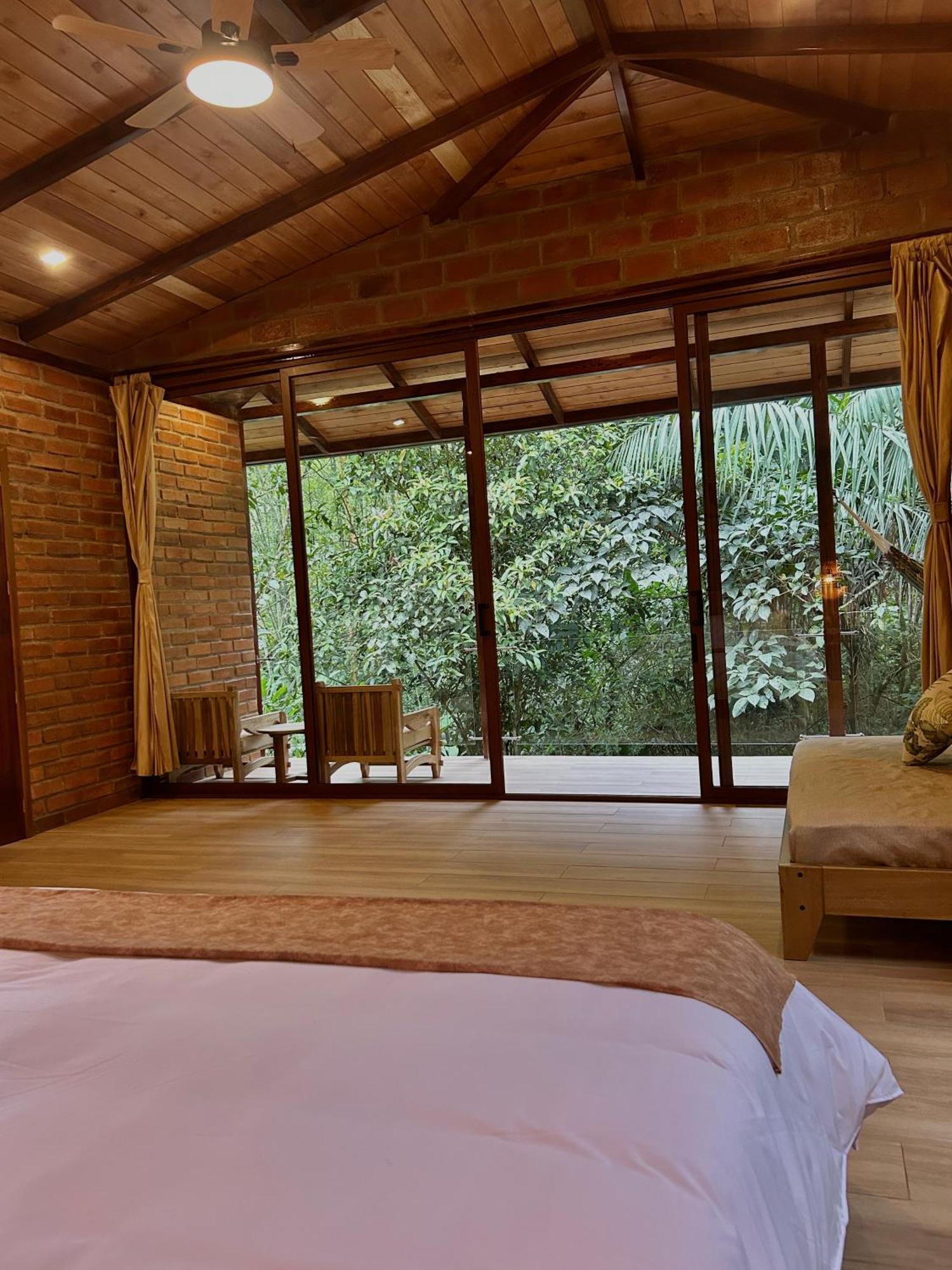 Piripe Wellness Lodge Pacto Bagian luar foto
